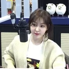 Narradora de Rádio voice changer