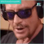 Johnny Hallyday dans le cercueil voice changer